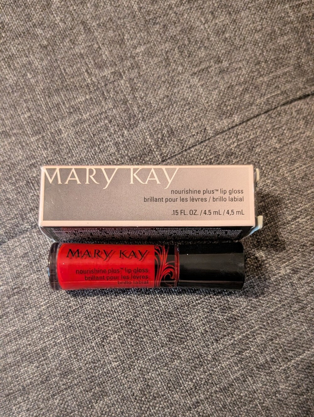 Mary Kay Vintage Nourishine Plus Lip Gloss - Rock 'N' Red - Red Shade